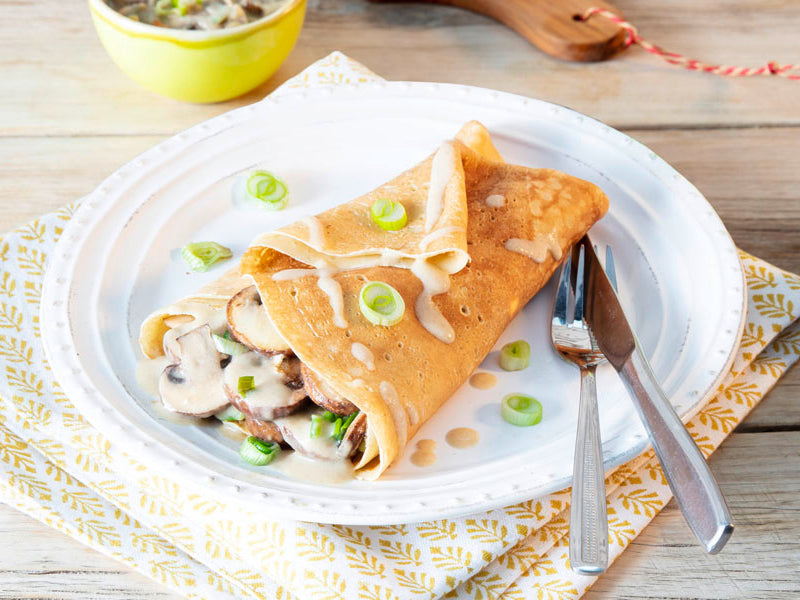 Crêpes med champignonfyld af cashewpålæg