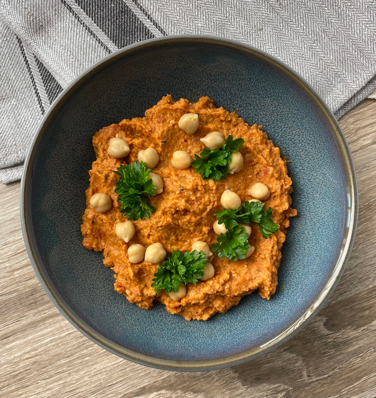 Cremet hummus med soltørrede tomater