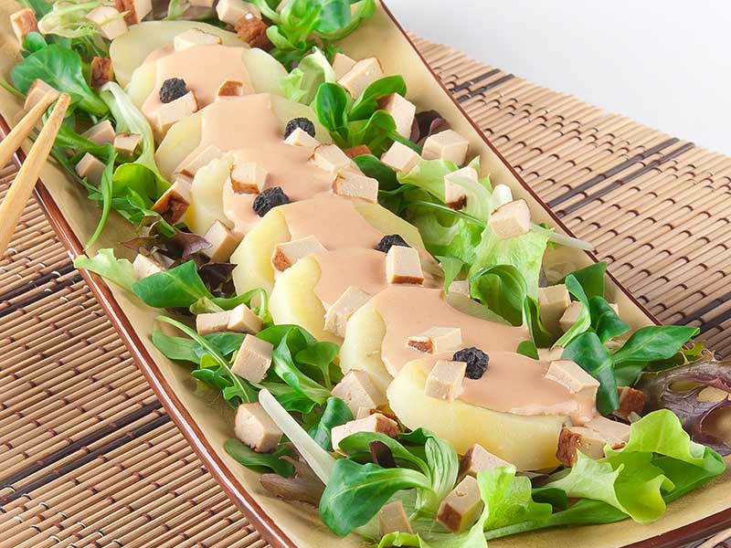 Salat med kartoffel og tofu