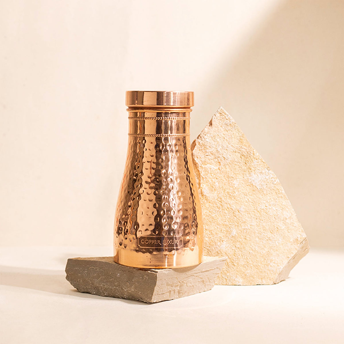 Kobber Luxus karafel Hammered 1000 ml fra Biogan