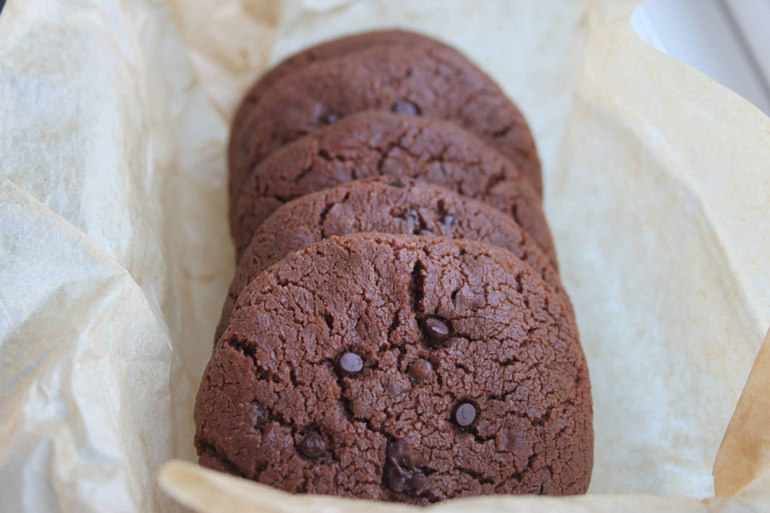 Chokolade cookies med rød linsemel