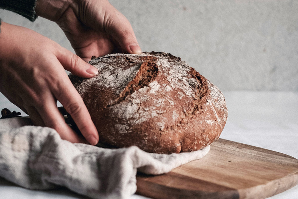 Fuldkornsbrød med brun hirsemel